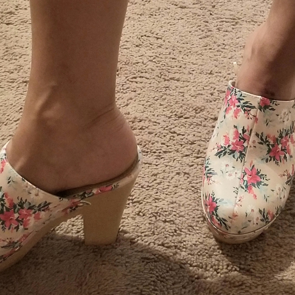 Floral cloggs